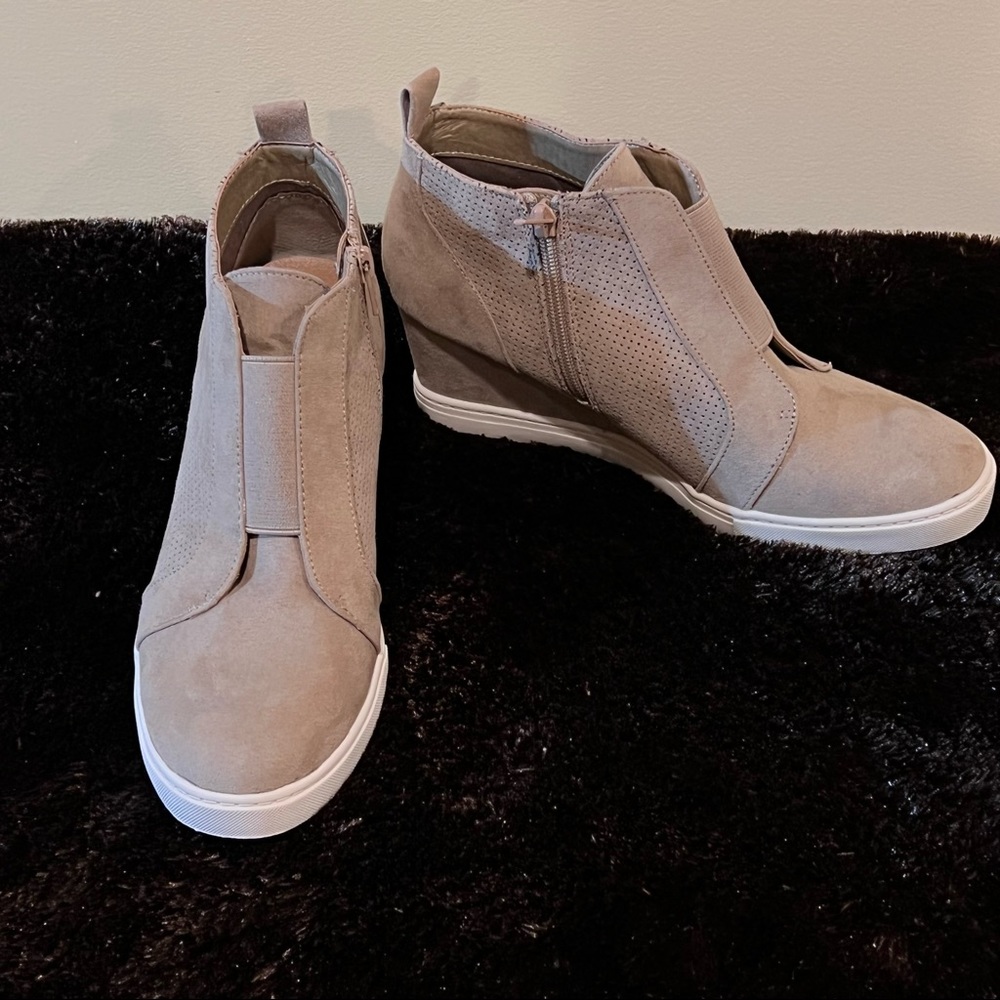A New Day Women’s Wedge Sneaker Bootie Tan Size 9.5